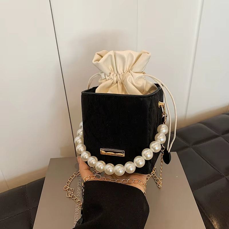 NEW Trendy Women's Spring Crossbody Bag with Pearl Chain Small Versatile Zipper Closure Waterproof Popular Internet Celebrities
